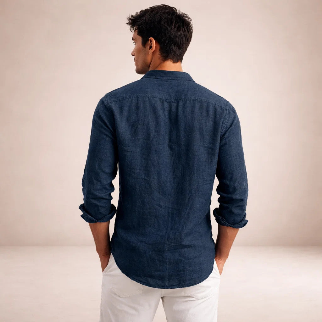 Men's regular fit shirt in a linen look with long sleeves, small collar and white buttons