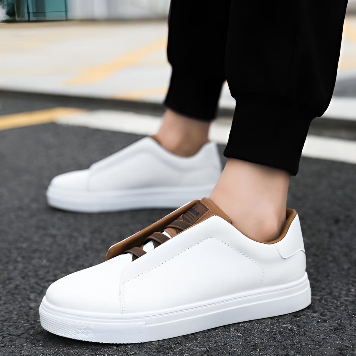 Men's slip-on trainers in faux leather with elastic laces