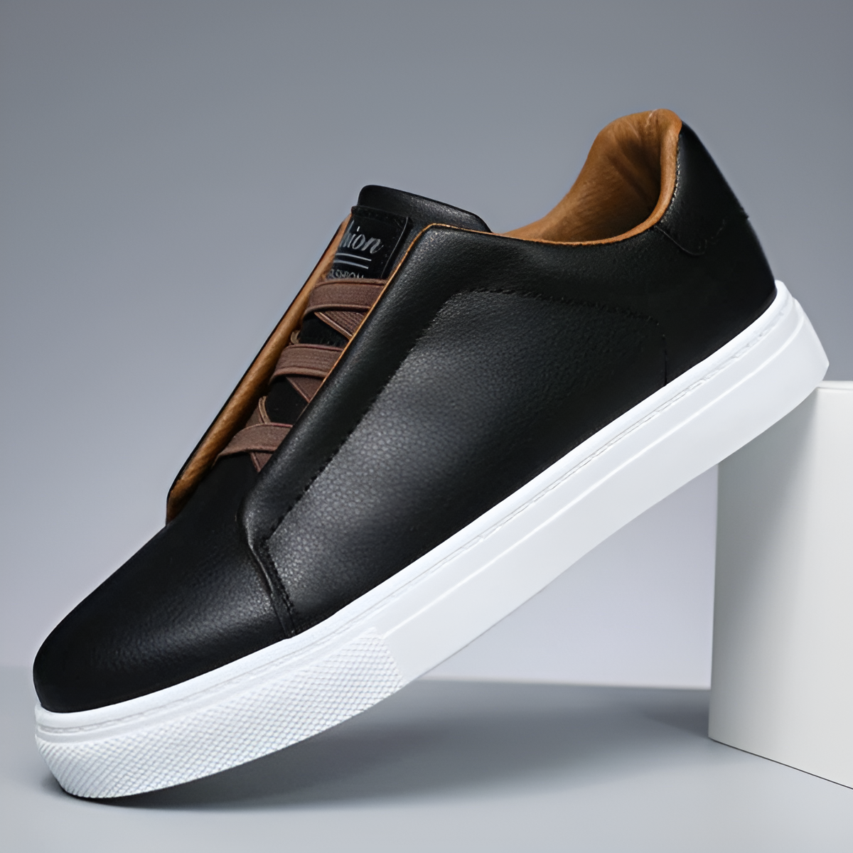 Men's slip-on trainers in faux leather with elastic laces