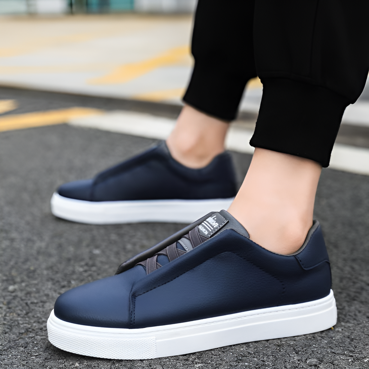 Men's slip-on trainers in faux leather with elastic laces