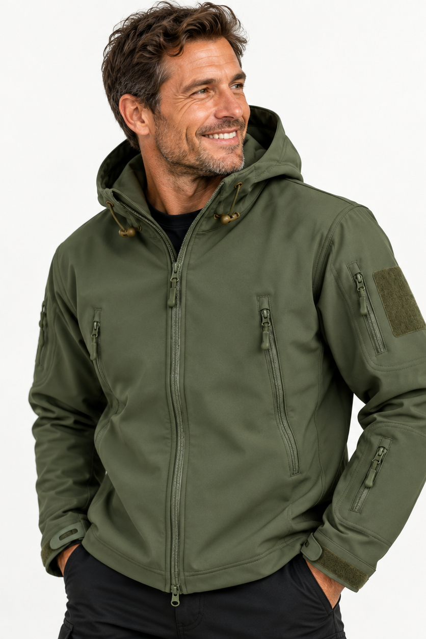 Men's softshell jacket with a hood, fleece lining and zip pockets