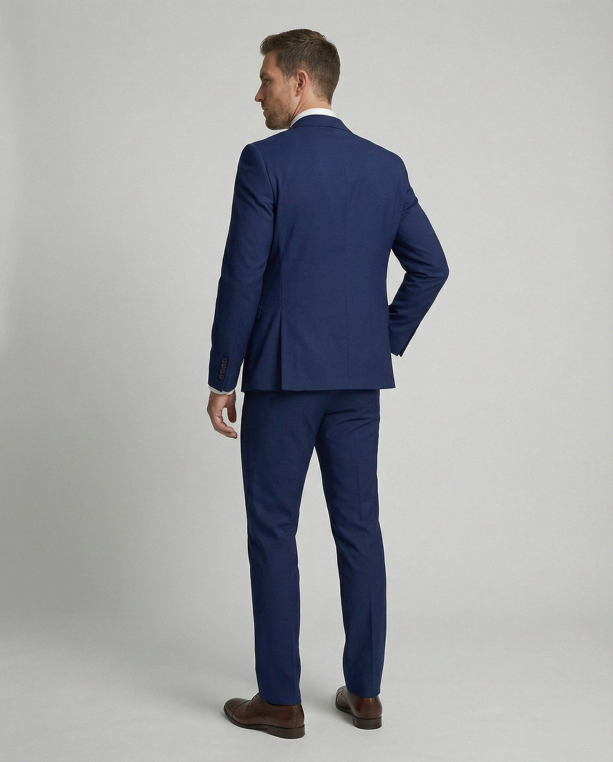 Men's three-piece suit with jacket, waistcoat and trousers - view 3