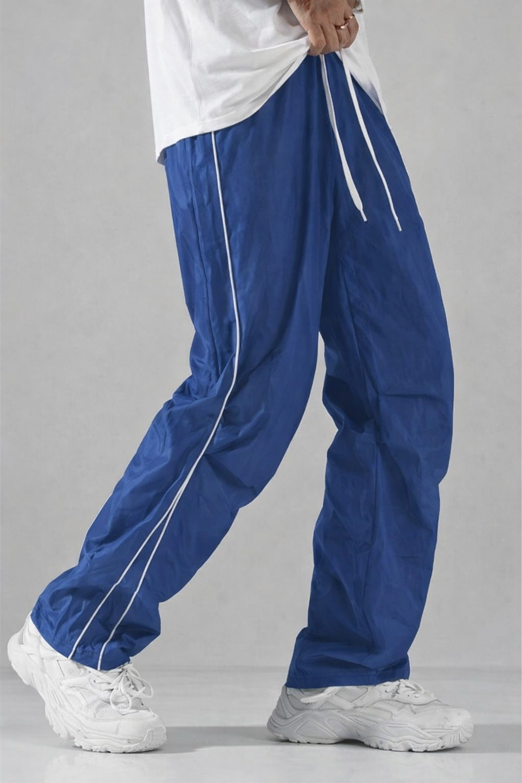 Men's relaxed tracksuit bottoms with side piping and a drawcord - cobalt blue