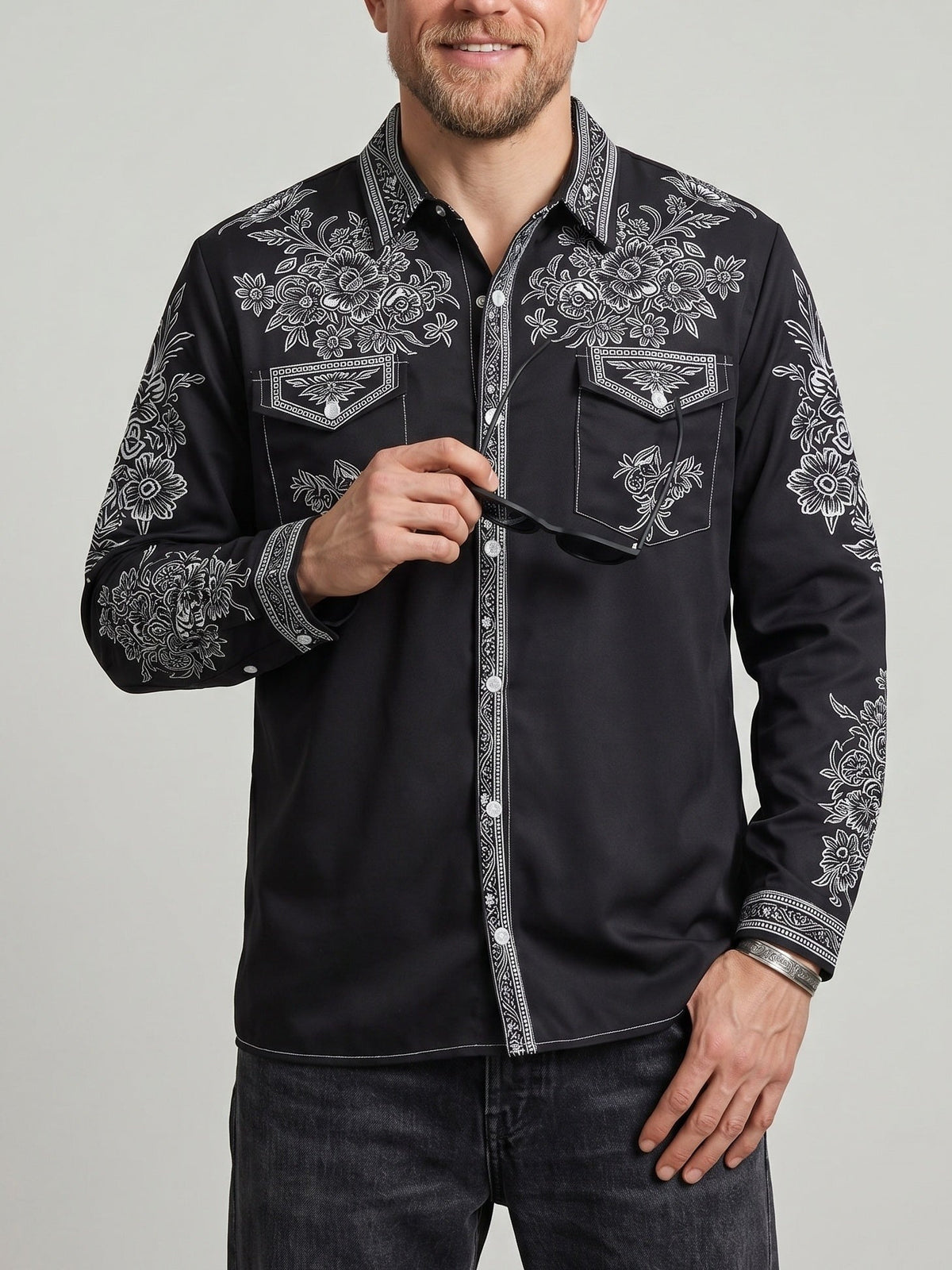 Men's western shirt with a floral print and chest pockets with flaps - black