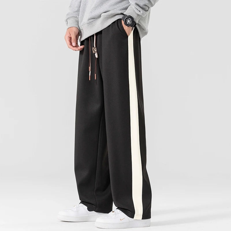 Men's wide-leg joggers with a wide contrast stripe along the outer seam and a drawcord - black