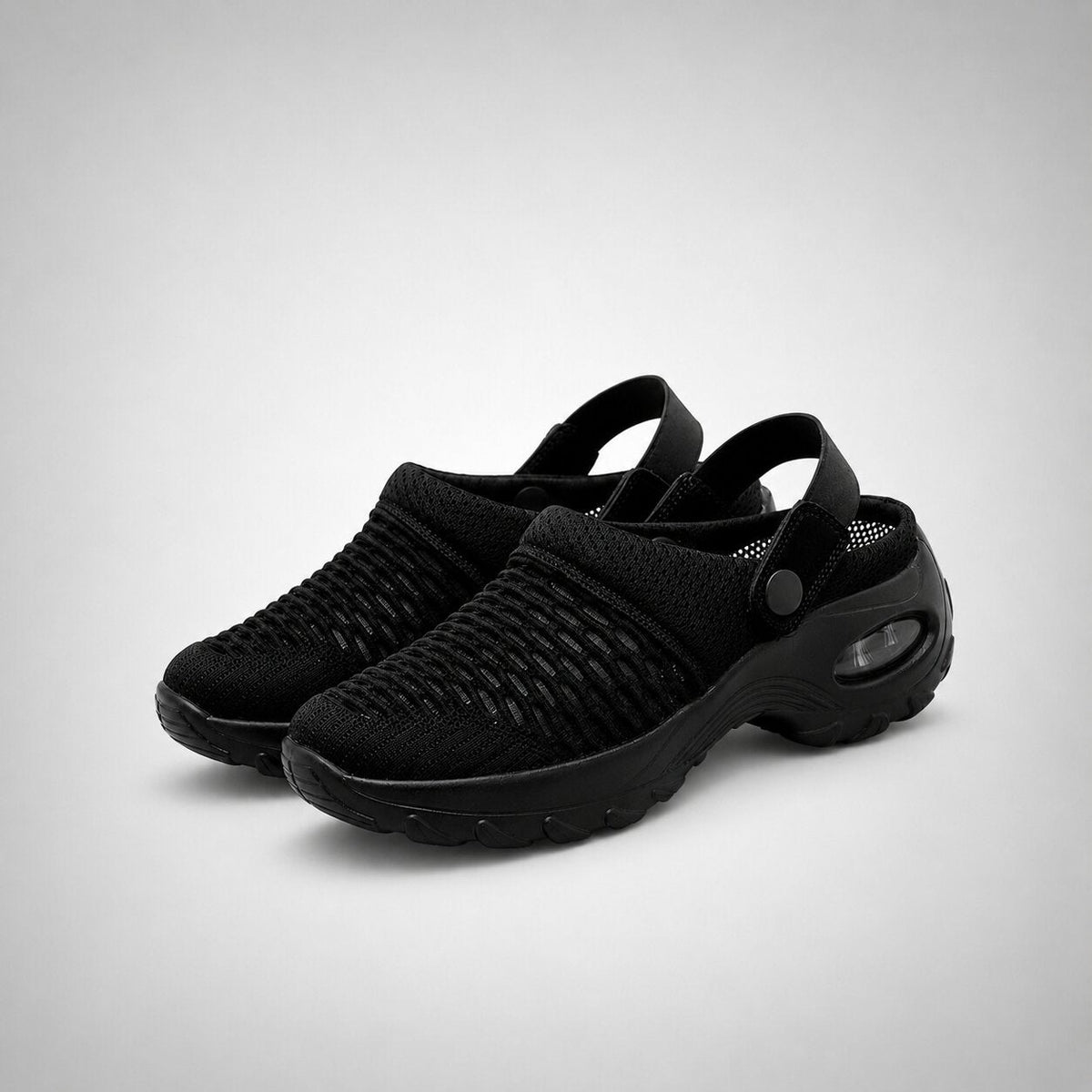 Mesh clogs with arch support, an air sole and heel strap for women and men - black