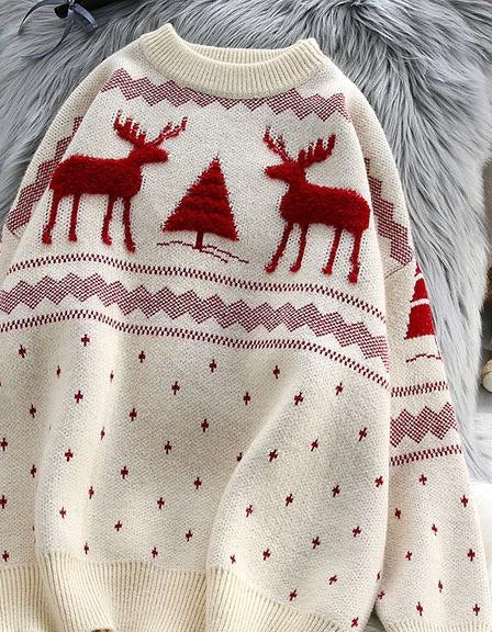 Women's oversized Christmas jumper with fluffy reindeer and a little tree - ivory with red reindeer