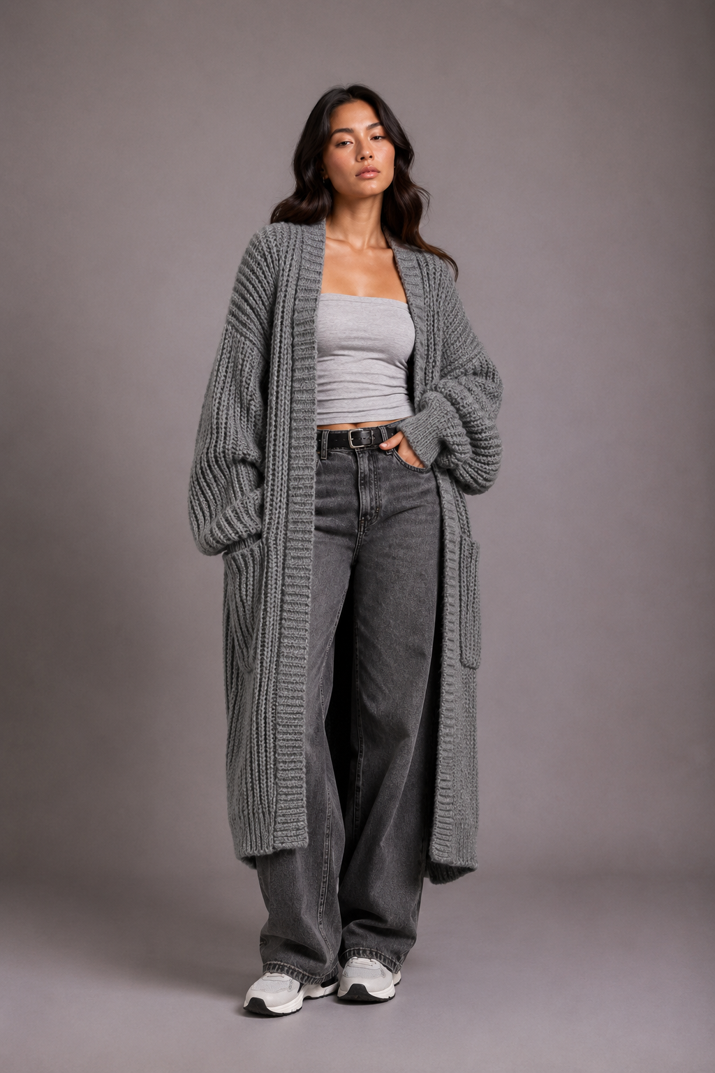 Women's oversized longline cardigan in a chunky knit with an open front and pockets - grey