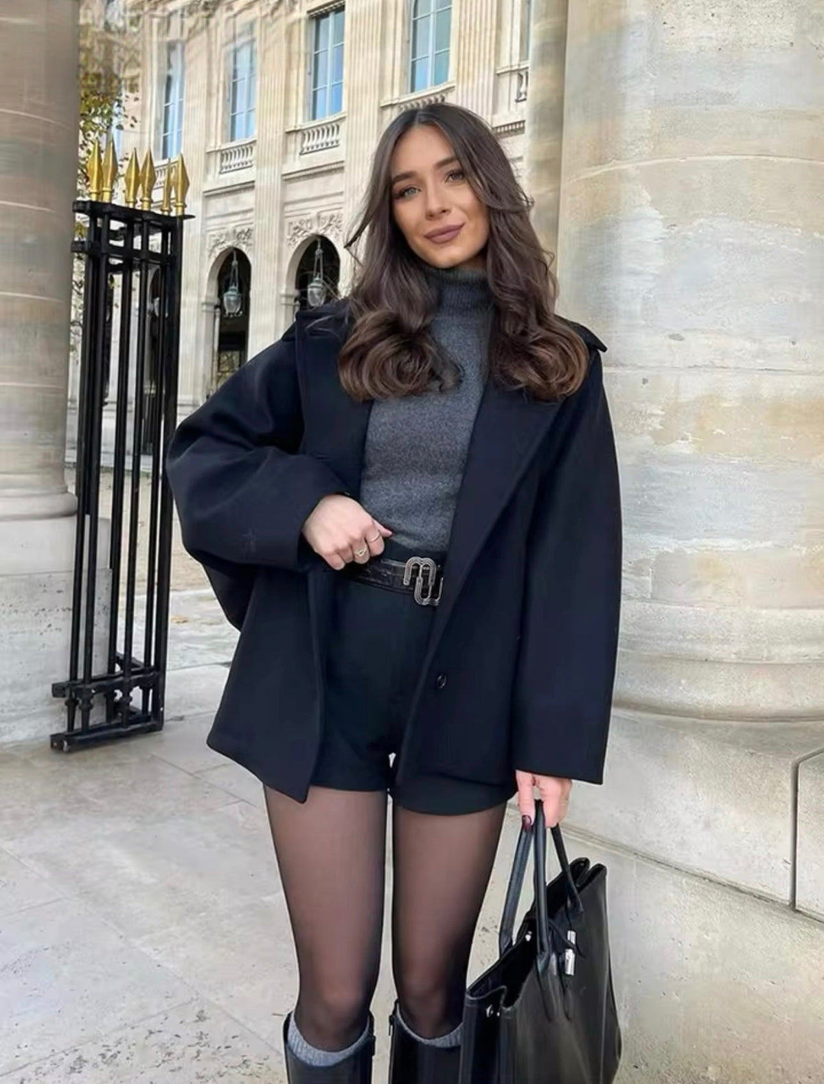 Women's oversized short coat in wool look with a point collar and wide sleeves