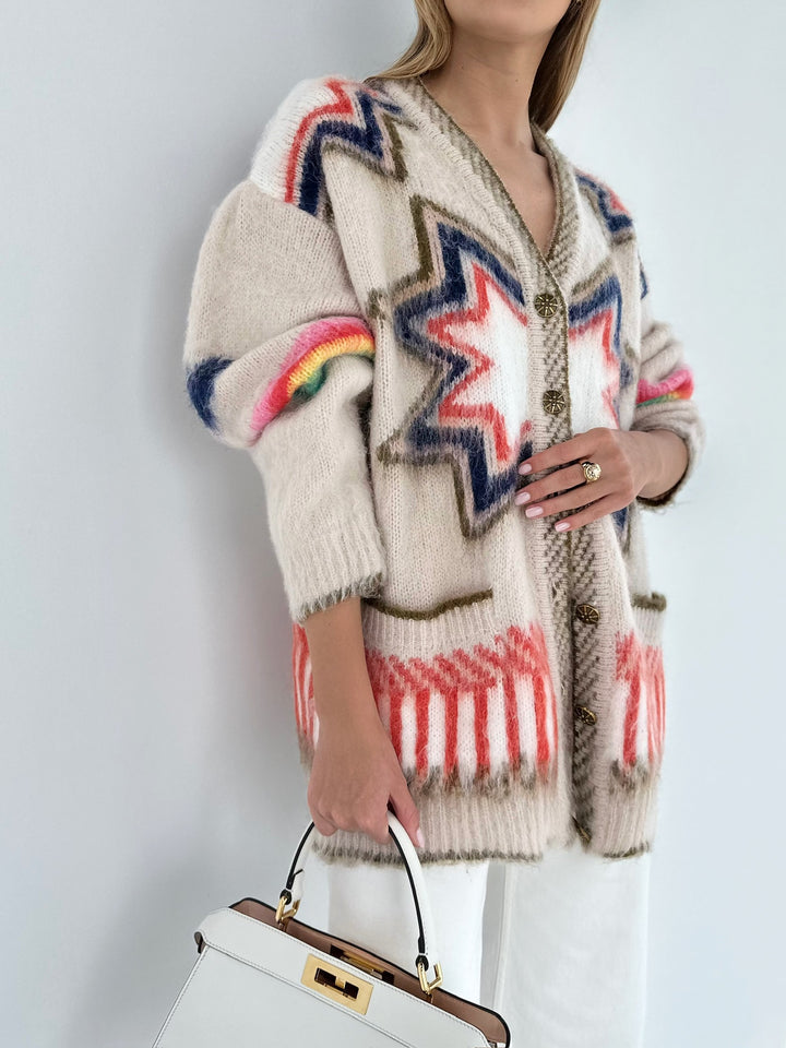Women's oversized cardigan with a knitted star pattern, V-neck and patch pockets
