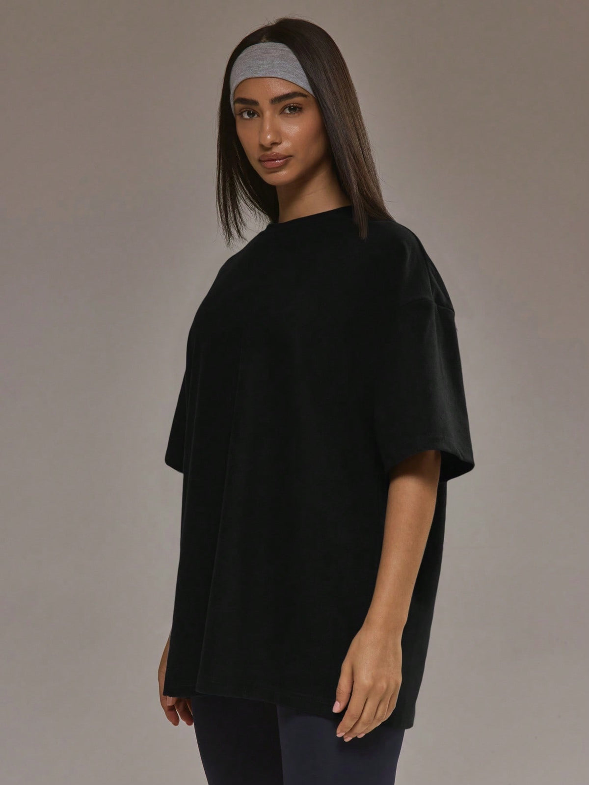 Oversized T-shirt for women in soft stretch fabric with a crew neck - black