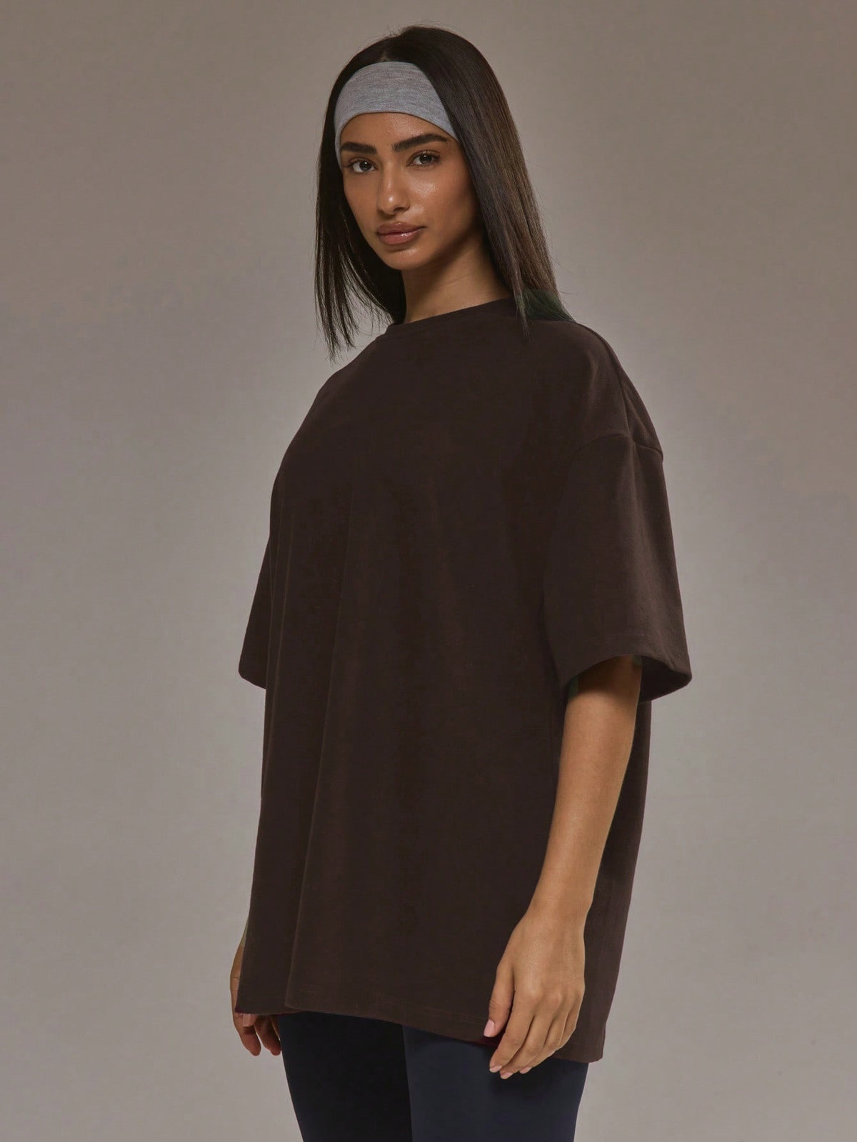 Oversized T-shirt for women in soft stretch fabric with a crew neck - dark brown