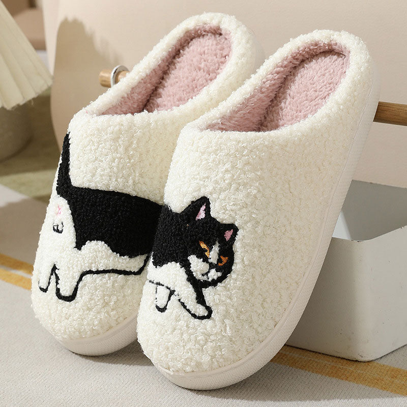 Embroidered dog and cat slippers in teddy fleece