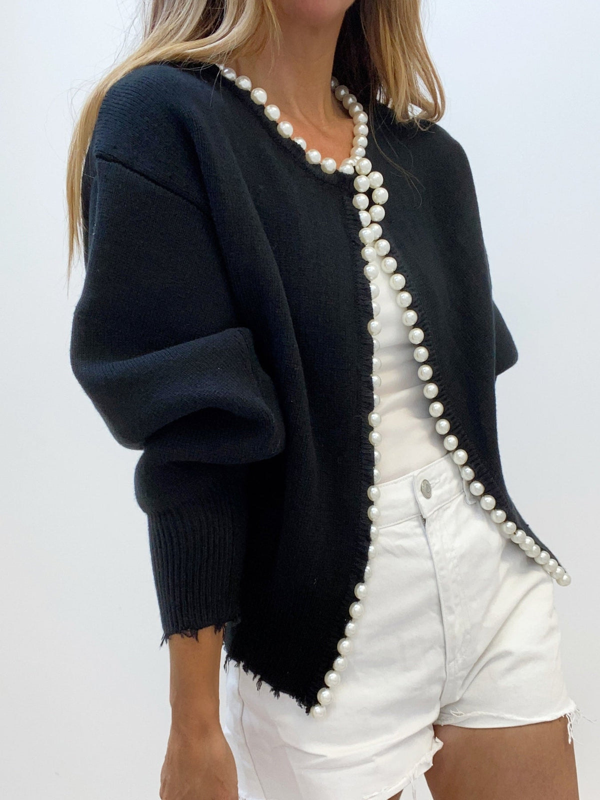 Women's short cardigan with a round neck, pearl trim and balloon sleeves