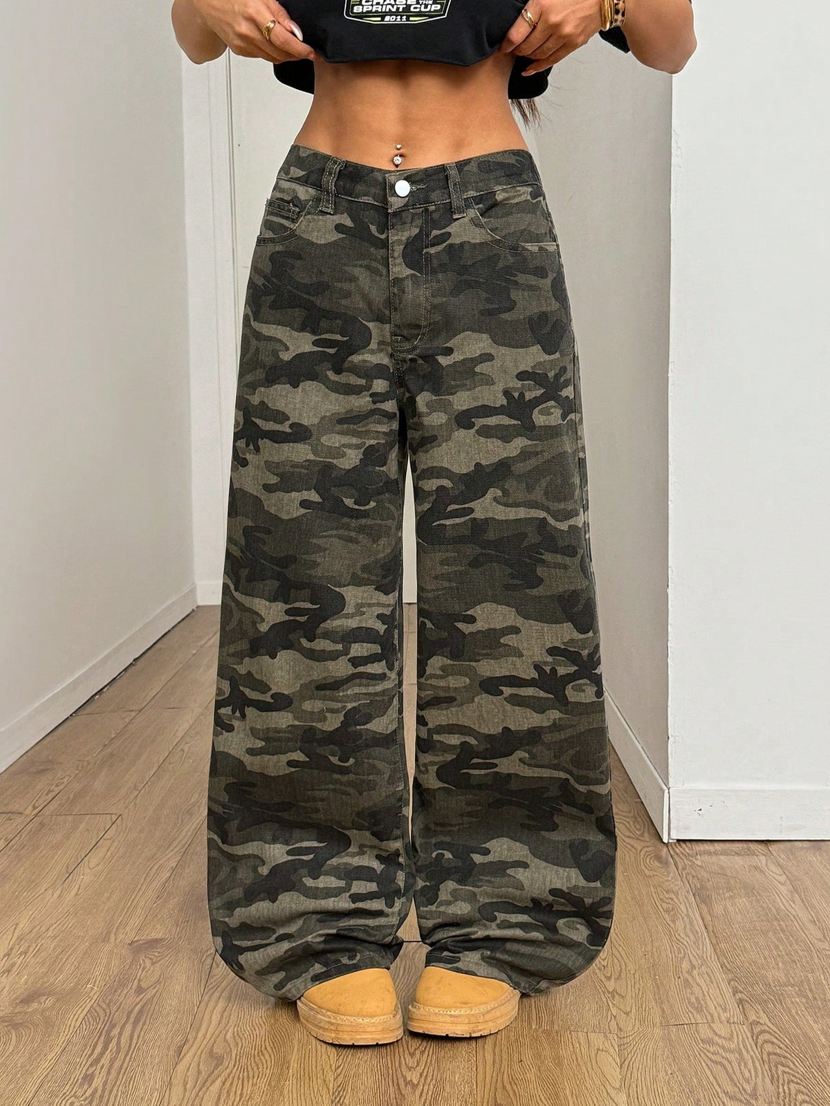 Petite camo jeans for women in cotton denim with a straight roomy leg - view 2
