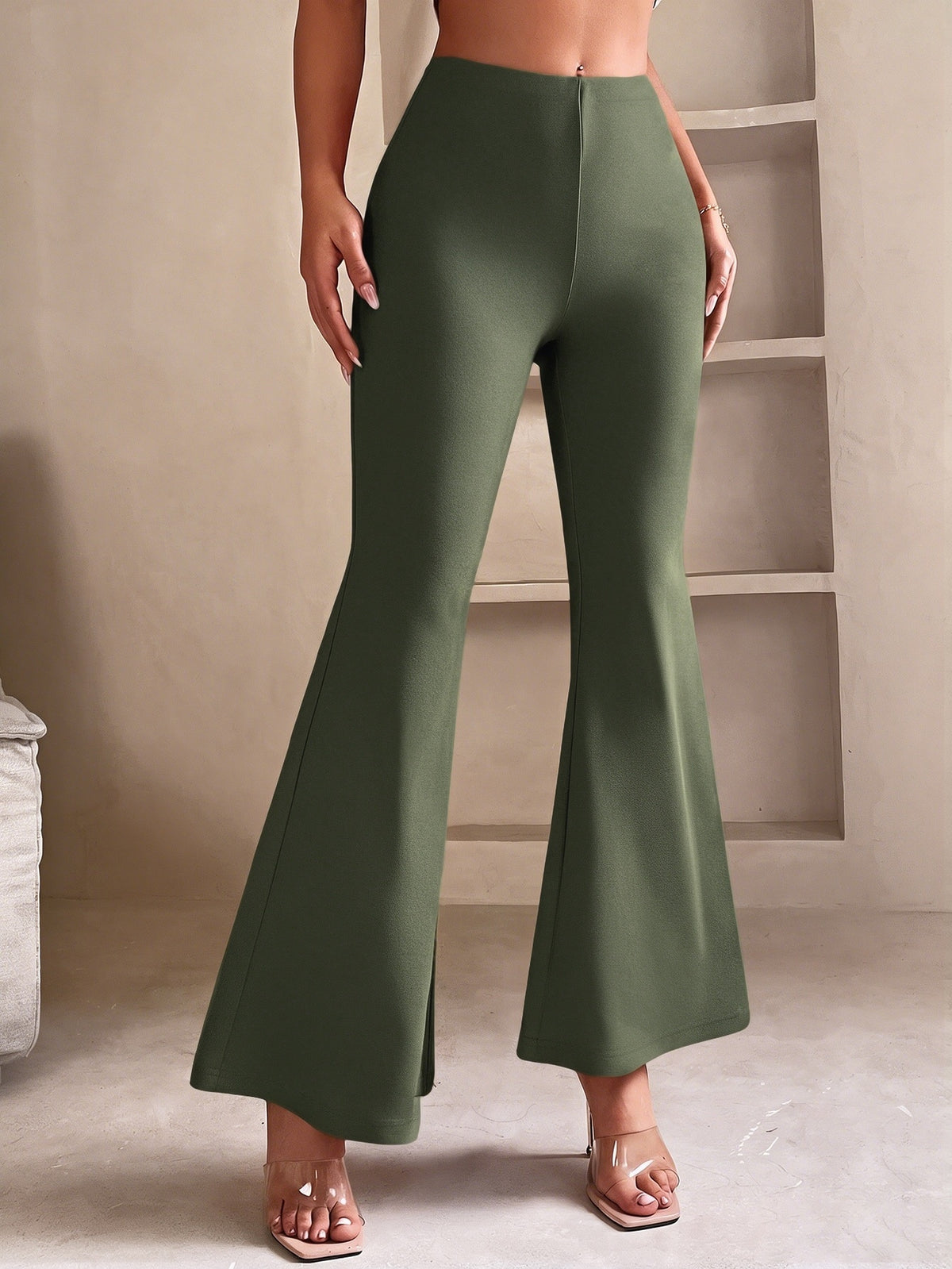 Petite flared trousers for women in stretch knit with an elastic waist - army green