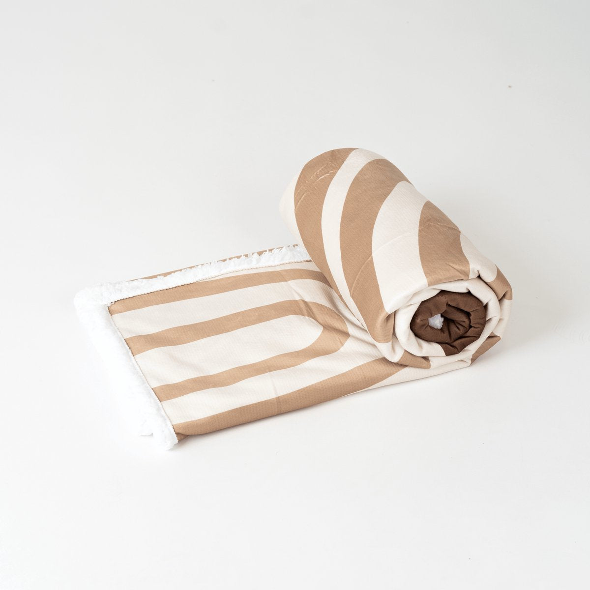 Sherpa throw blanket with a snap-on foot pocket