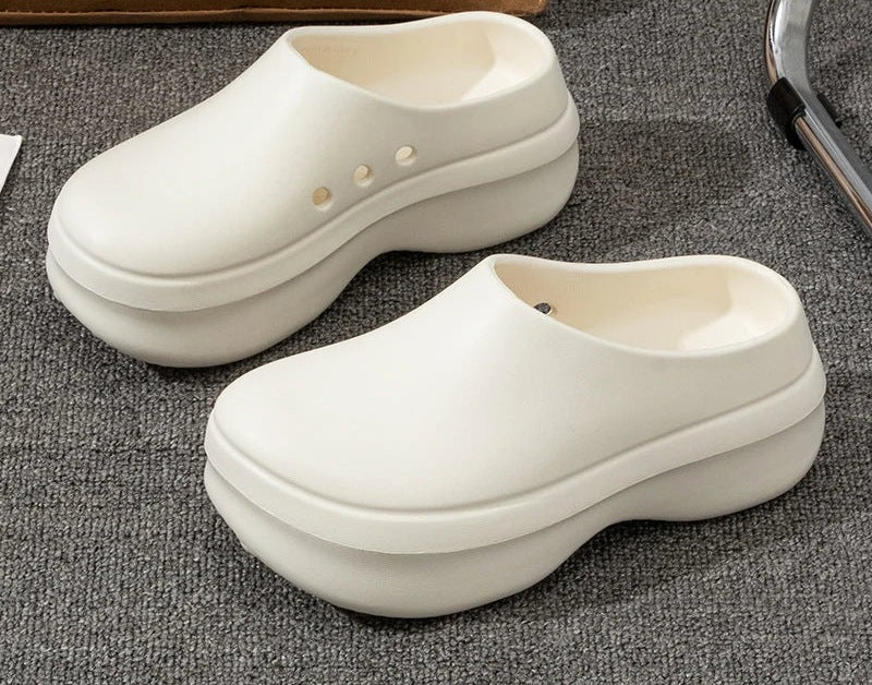 Platform clogs in EVA with a closed toe, open back and thick sole - white