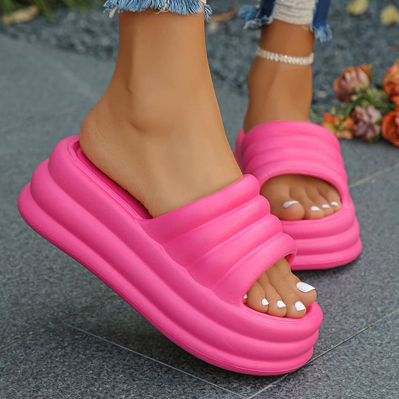 Platform sliders with a layered sole and wide ribbed band - fuchsia