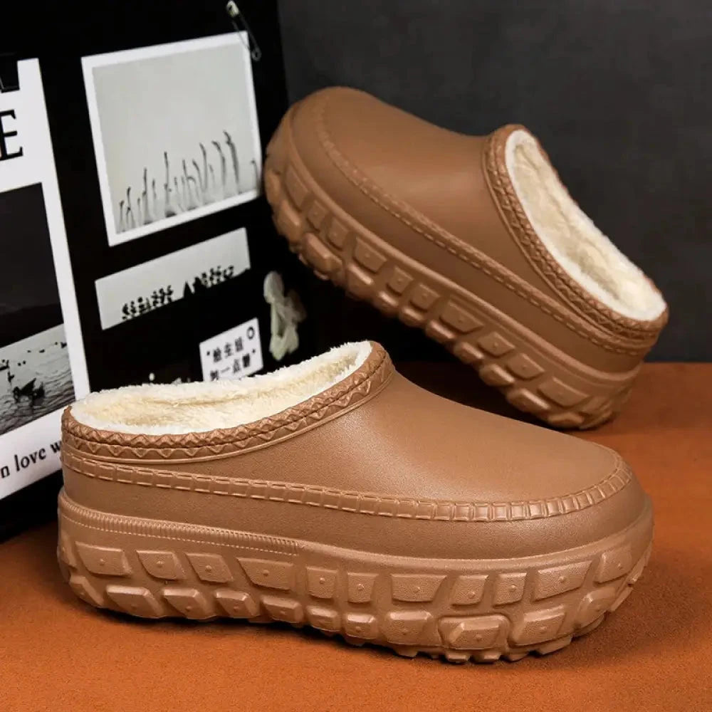 Platform slippers with a chunky tread sole, smooth upper and plush lining - brown / plush rim
