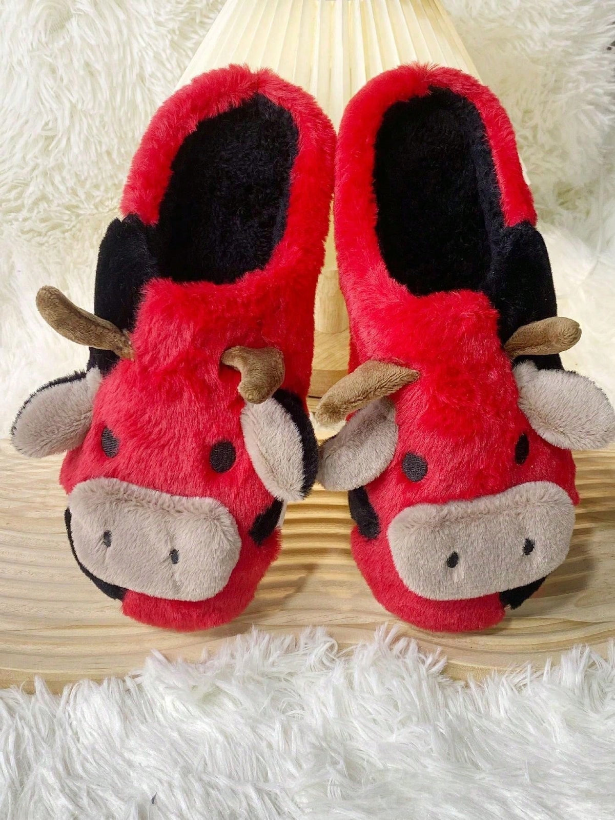Plush cow slippers with little horns, ears and a snout on the toe and spots on the sides - view 10
