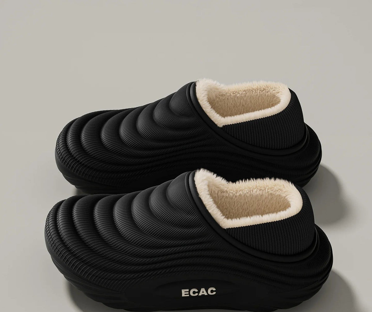 Plush-lined EVA slippers with fine wave ribbing and a thick sole - black closed heel
