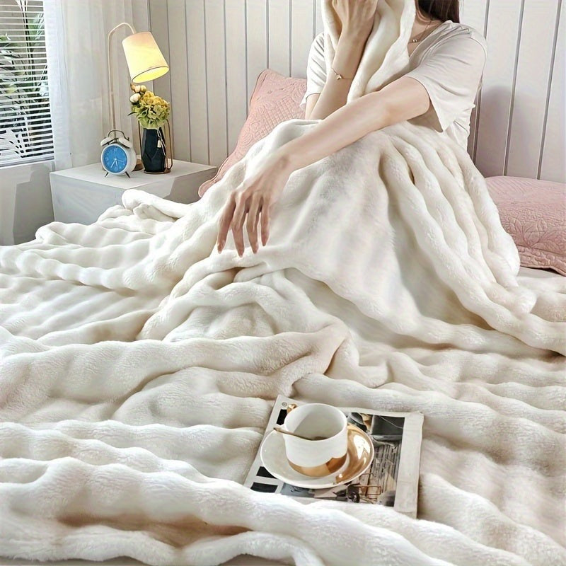 Plush throw with ribbed relief and a tie-dye effect - white