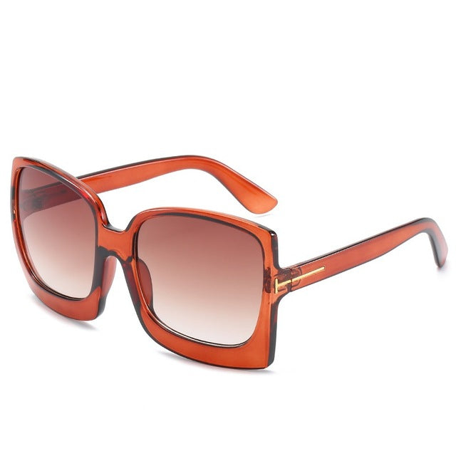 Women's Oversized Sunglasses – Jessica Trendy Leisure – lifestyle shot