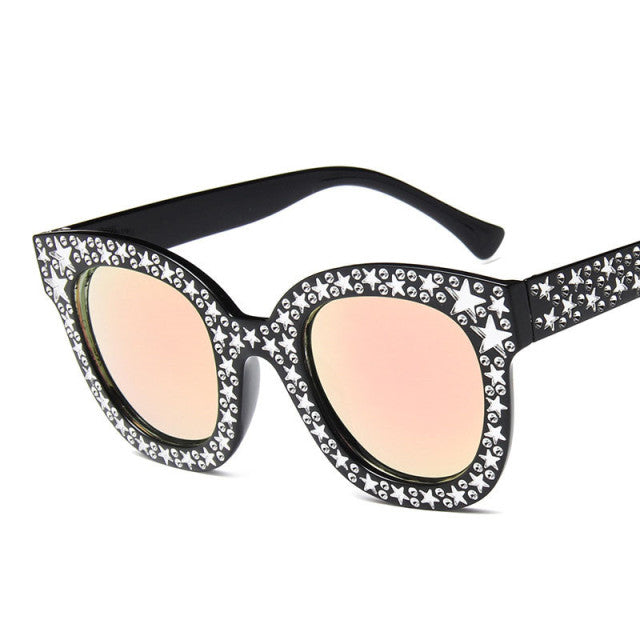 Luxury Sunglasses – Leon Stylish Travel Everyday – lifestyle shot