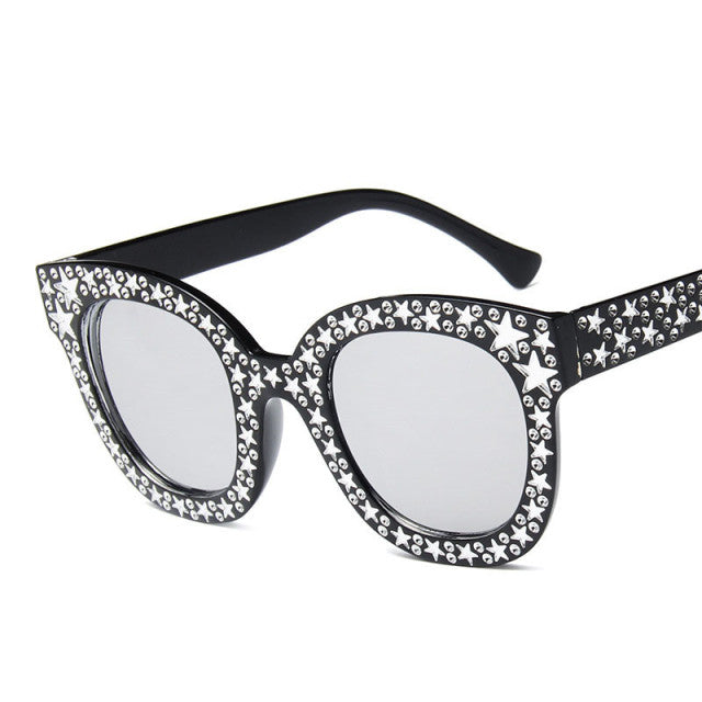 Luxury Sunglasses – Leon Stylish Travel Everyday – close-up detail