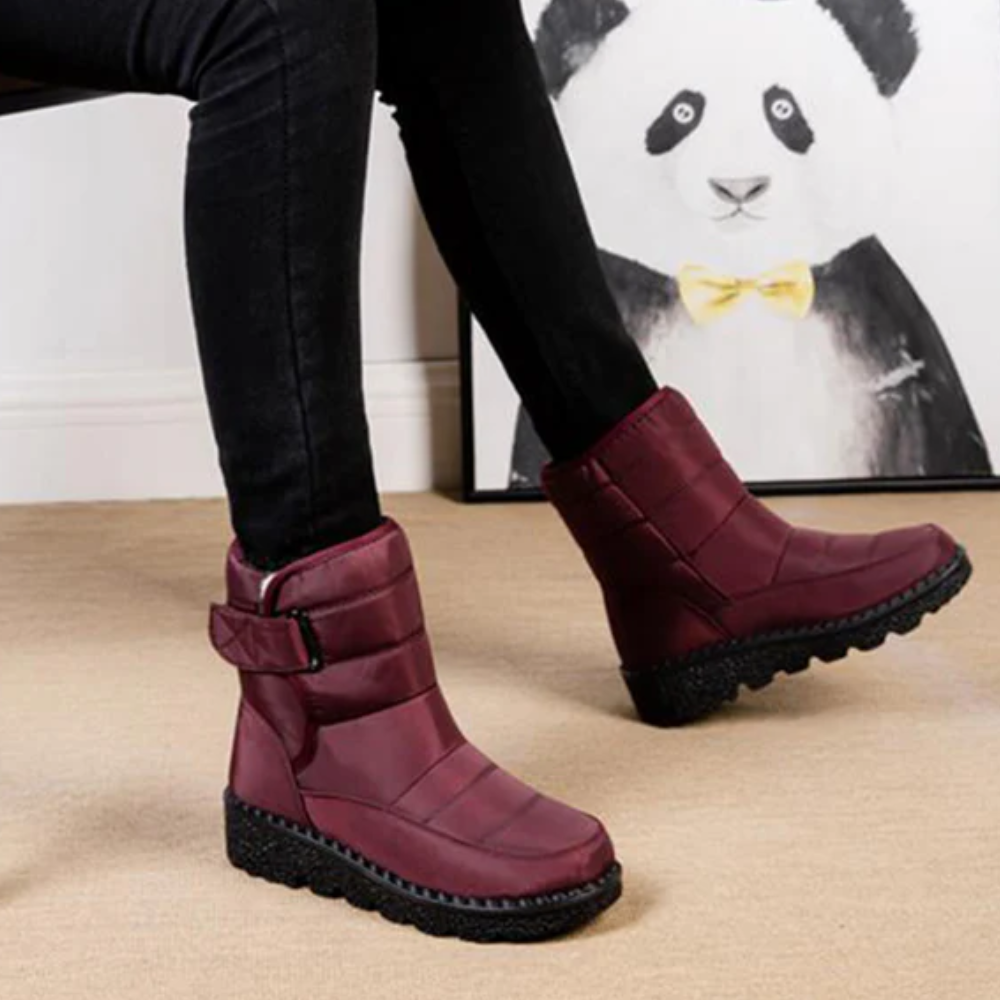 Women's quilted snow boots with a hook-and-loop strap and plush lining