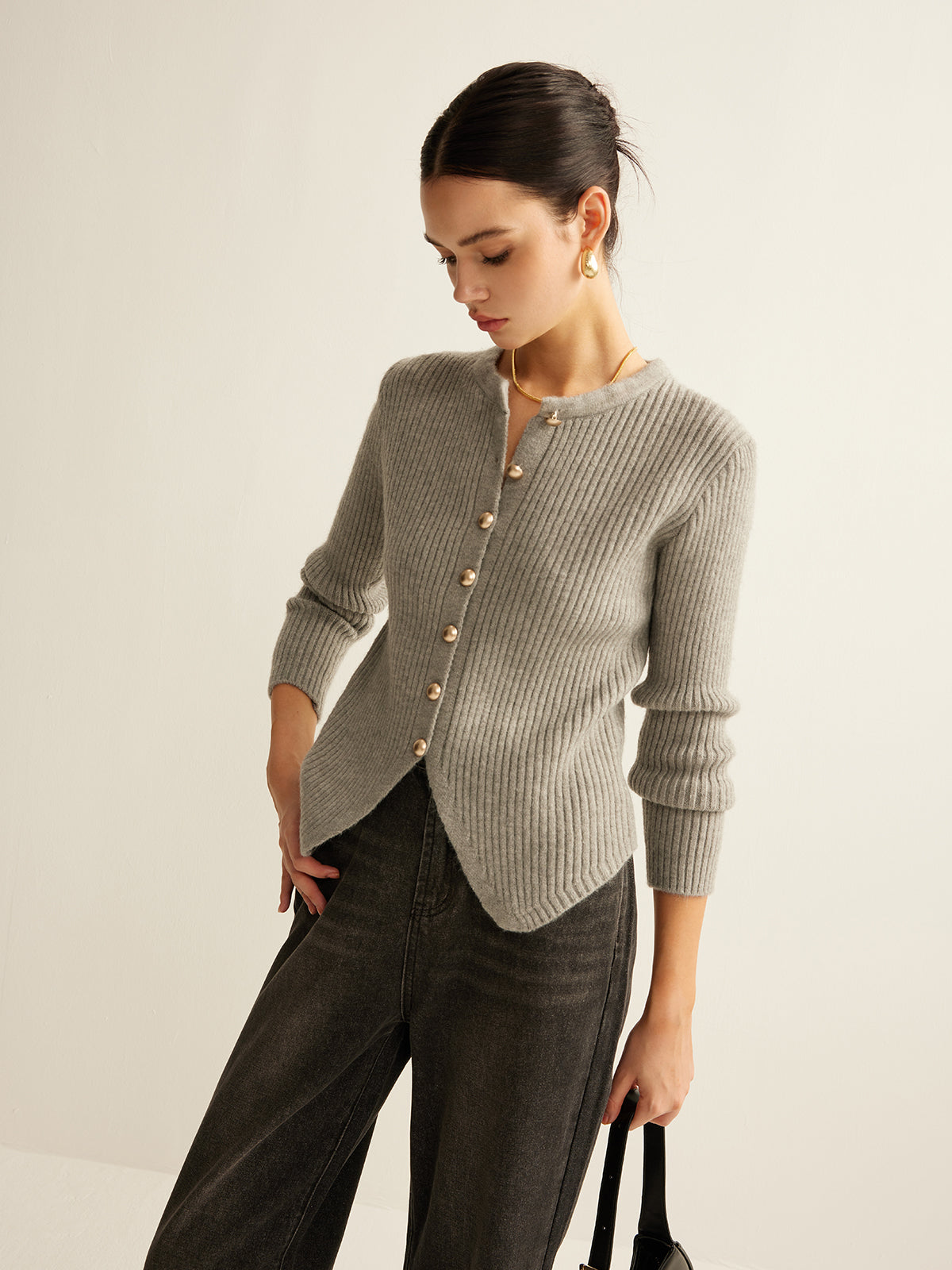 Women's ribbed crew neck cardigan with metal buttons and a scalloped hem