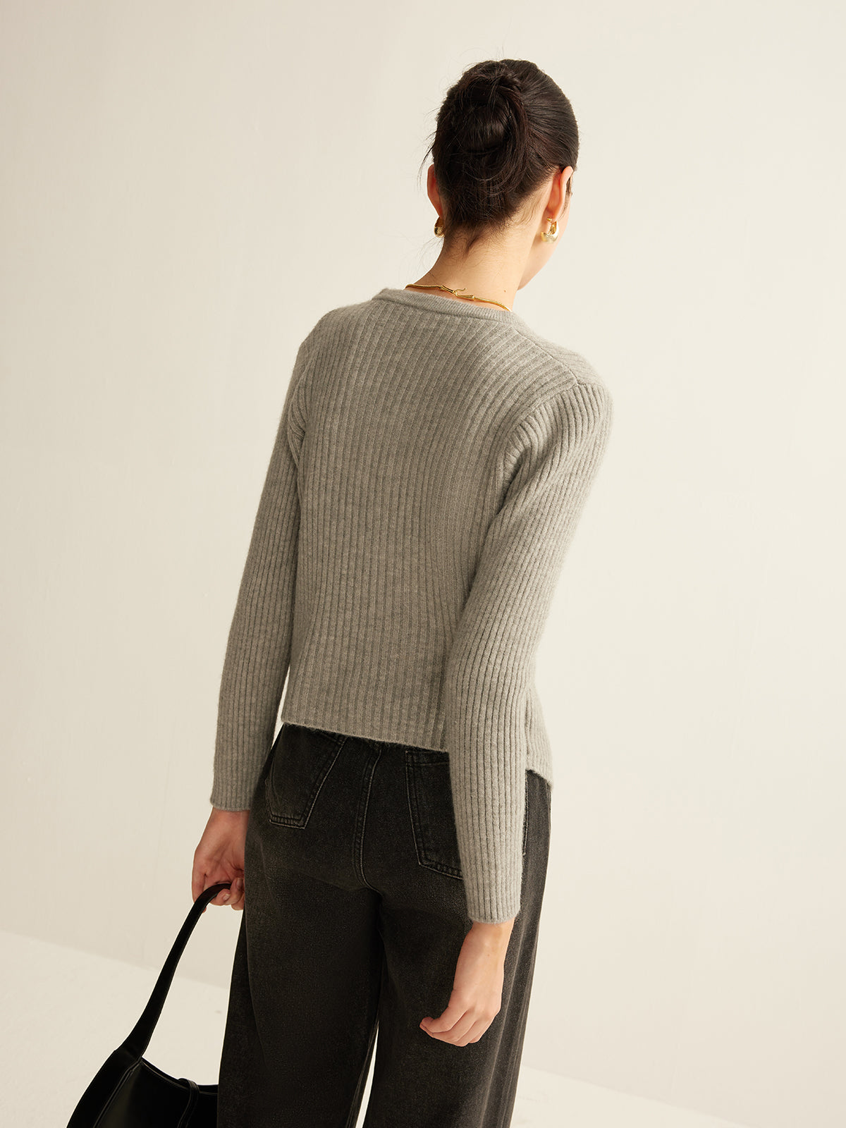Women's ribbed crew neck cardigan with metal buttons and a scalloped hem