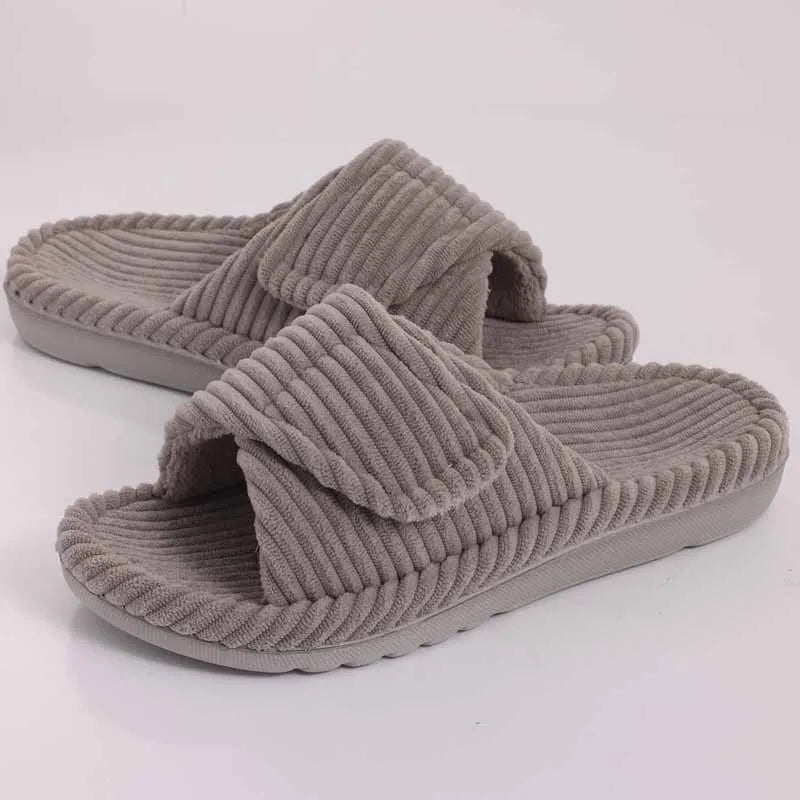 Open toe slippers in ribbed fabric with an adjustable hook-and-loop strap - grey