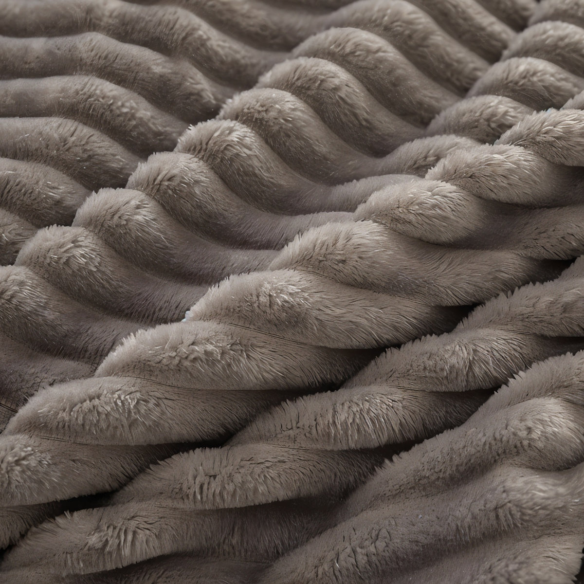 Fleece throw with a ribbed texture in soft plush - view 3