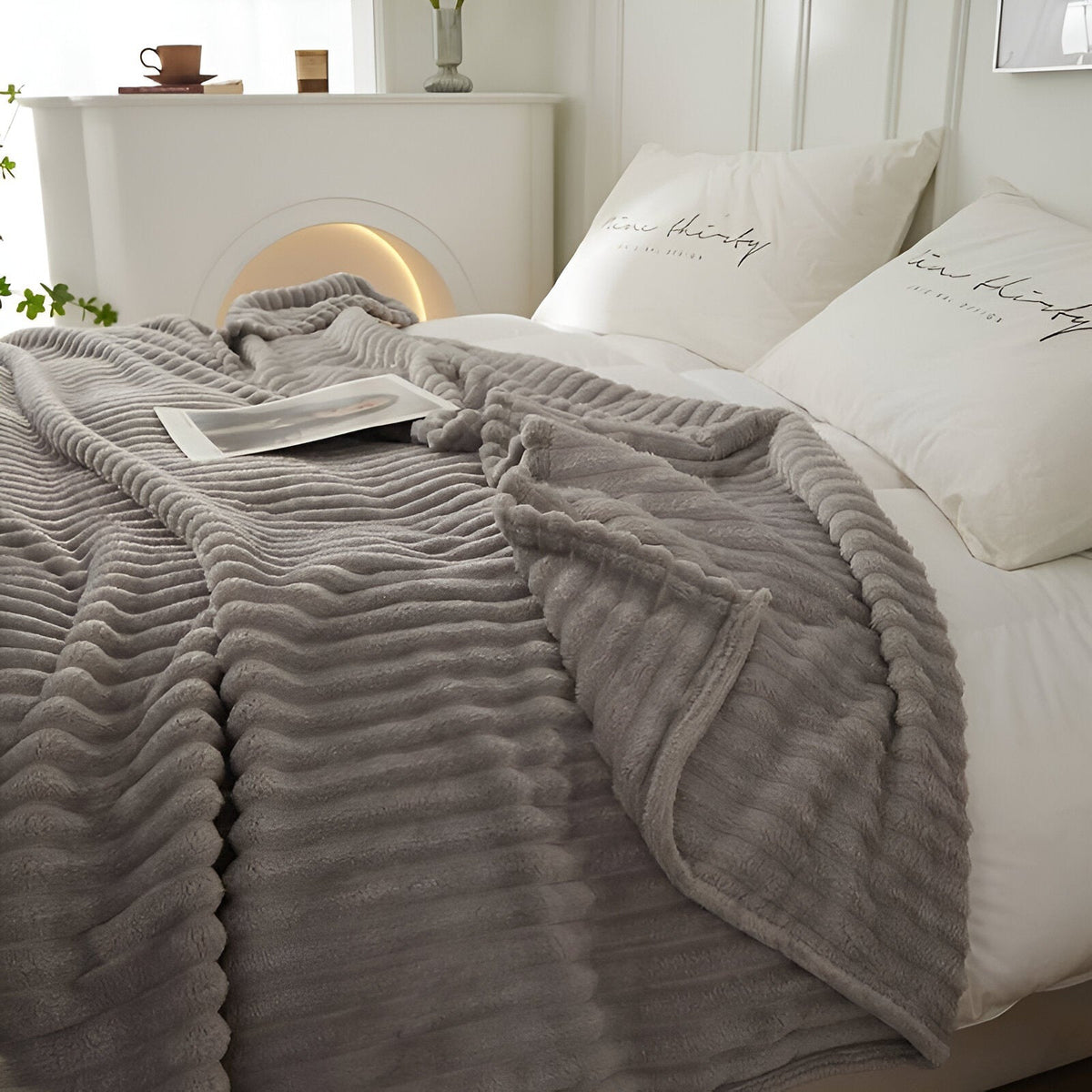 Fleece throw with a ribbed texture in soft plush - view 4