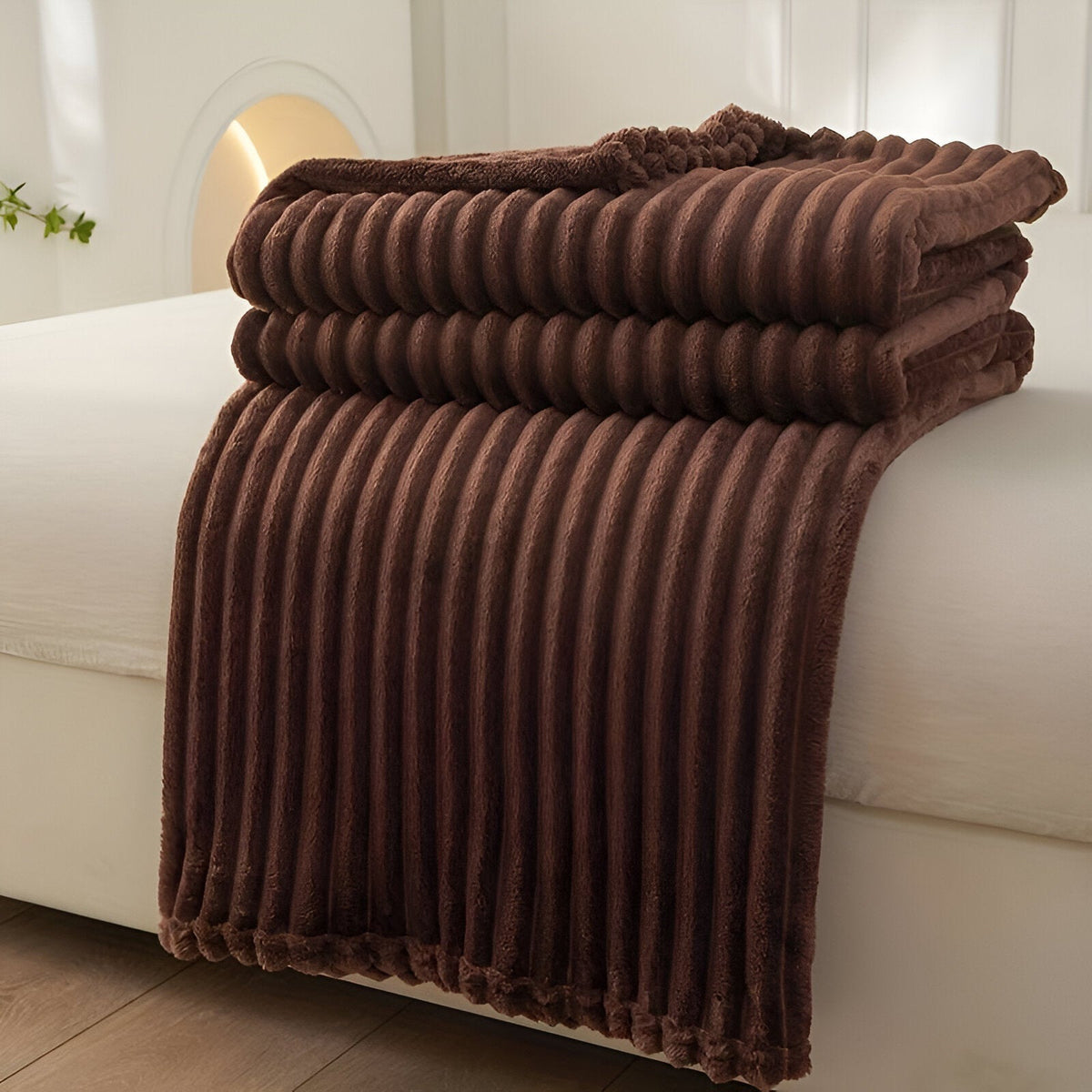 Fleece throw with a ribbed texture in soft plush - chocolate brown