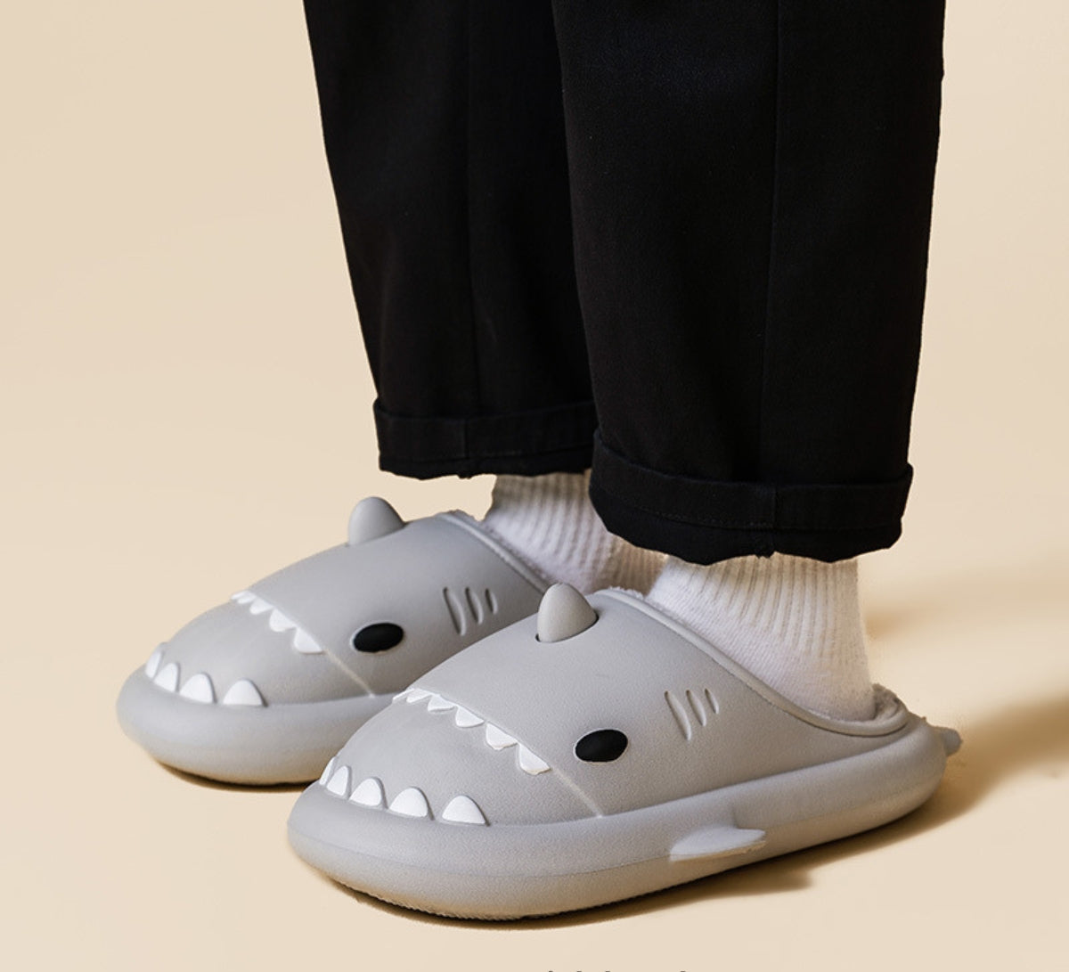 Slippers shaped like a shark's head with teeth, eyes, a fin and plush lining - light grey