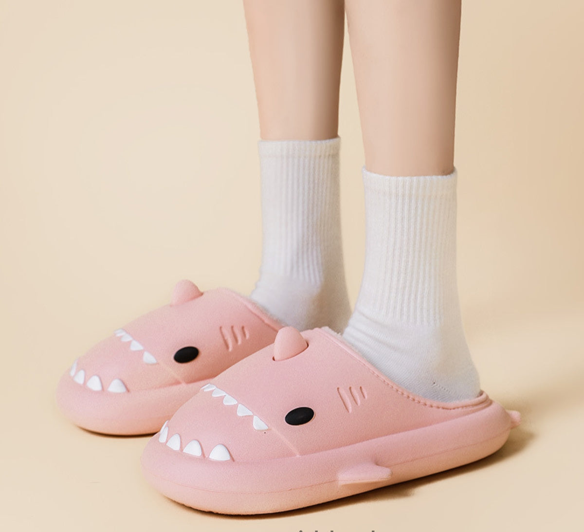 Slippers shaped like a shark's head with teeth, eyes, a fin and plush lining - pink