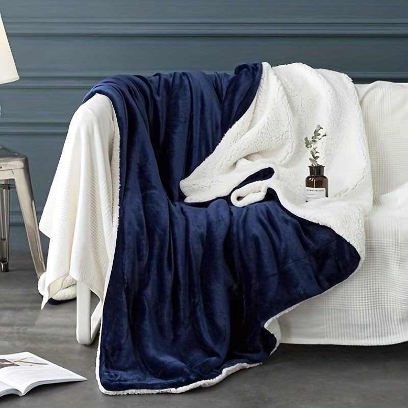 Reversible sherpa throw with flannel fleece - view 4