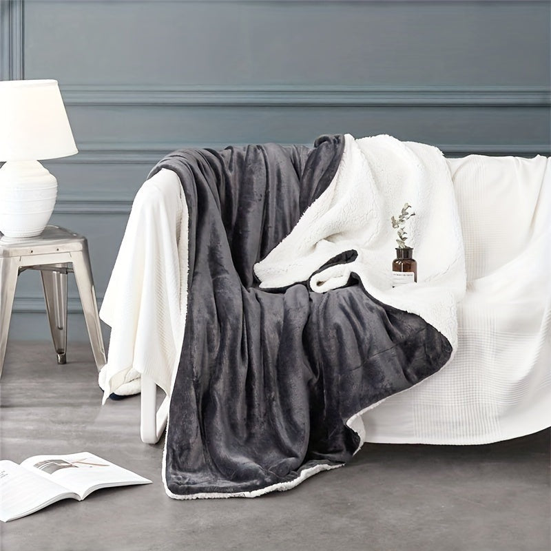 Reversible sherpa throw with flannel fleece - view 5