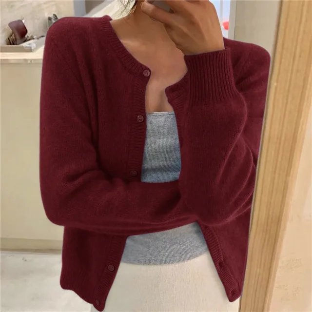 Women's short fine knit cardigan with a crew neck and small buttons - burgundy
