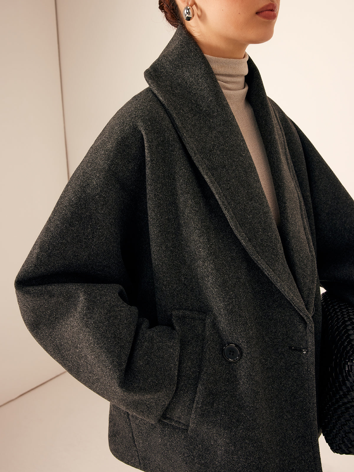 Women's short wool-look coat with a wide shawl collar and full sleeves