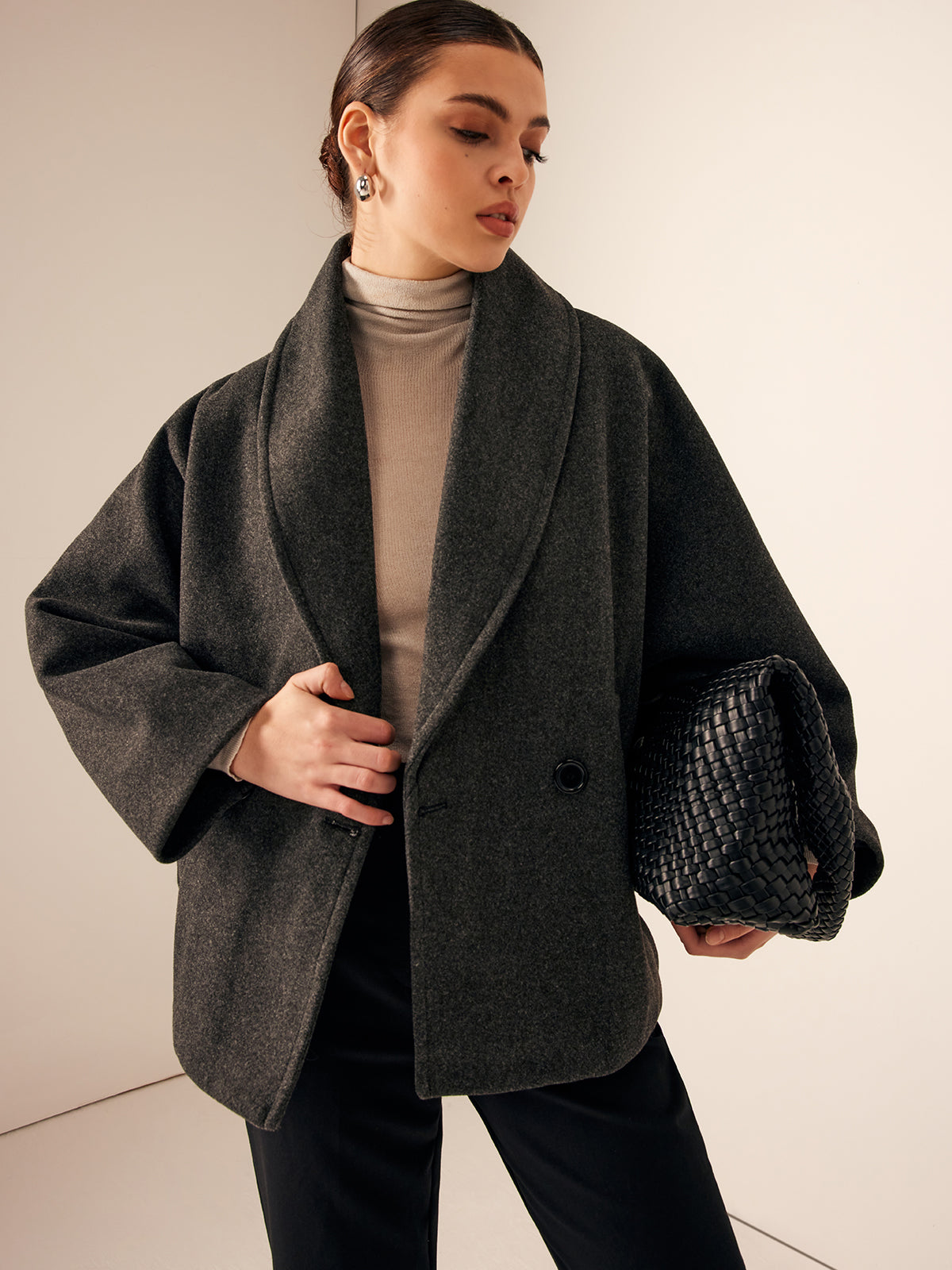 Women's short wool-look coat with a wide shawl collar and full sleeves