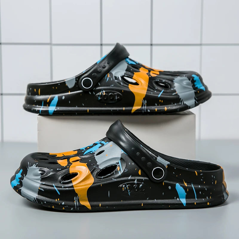 Clogs in EVA with a splatter print, vent holes and pivoting heel strap - black
