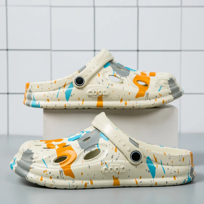 Clogs in EVA with a splatter print, vent holes and pivoting heel strap - beige