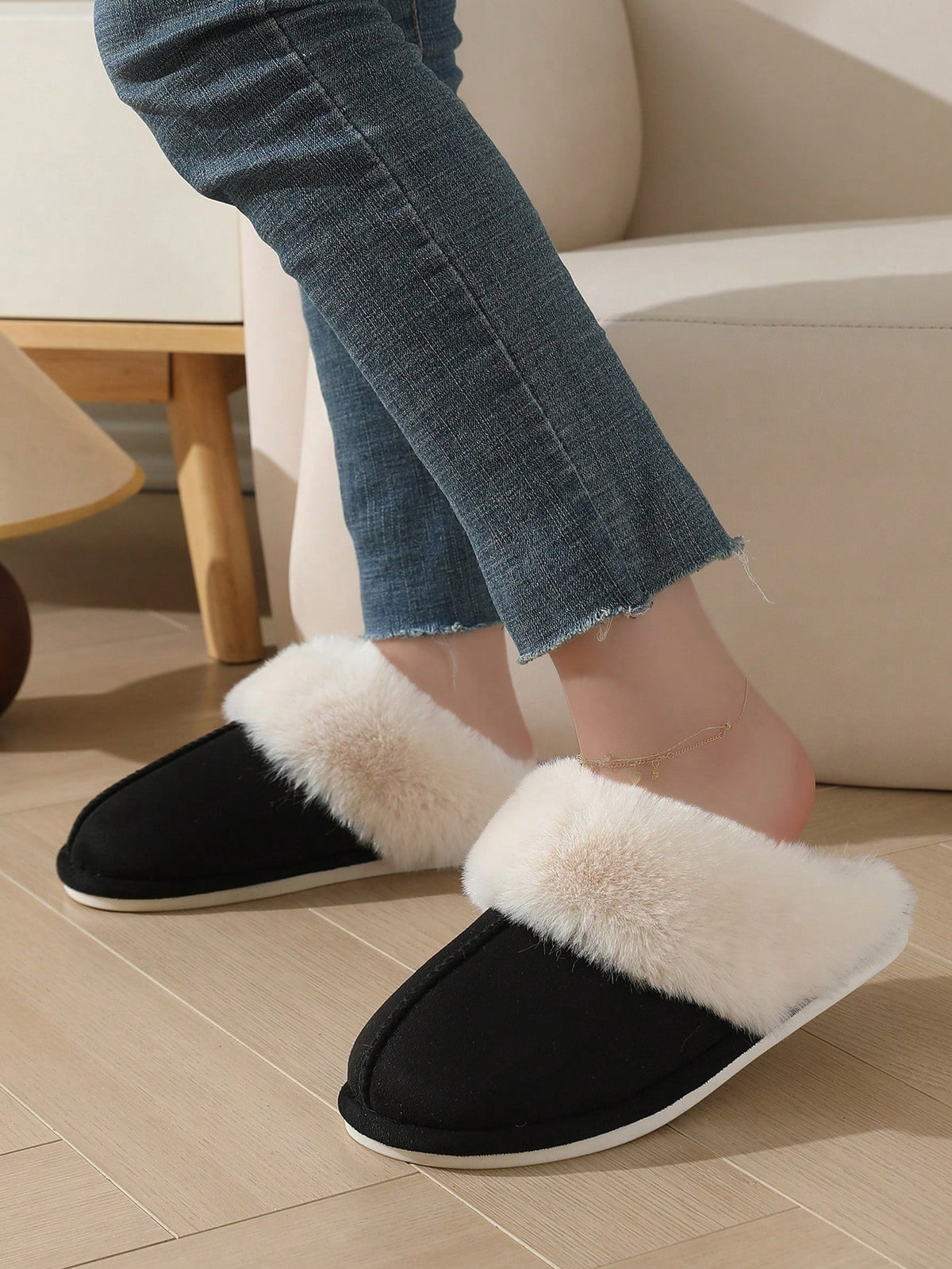 Women's slippers in suede look with a wide fold-over faux fur collar and a light sole - view 11