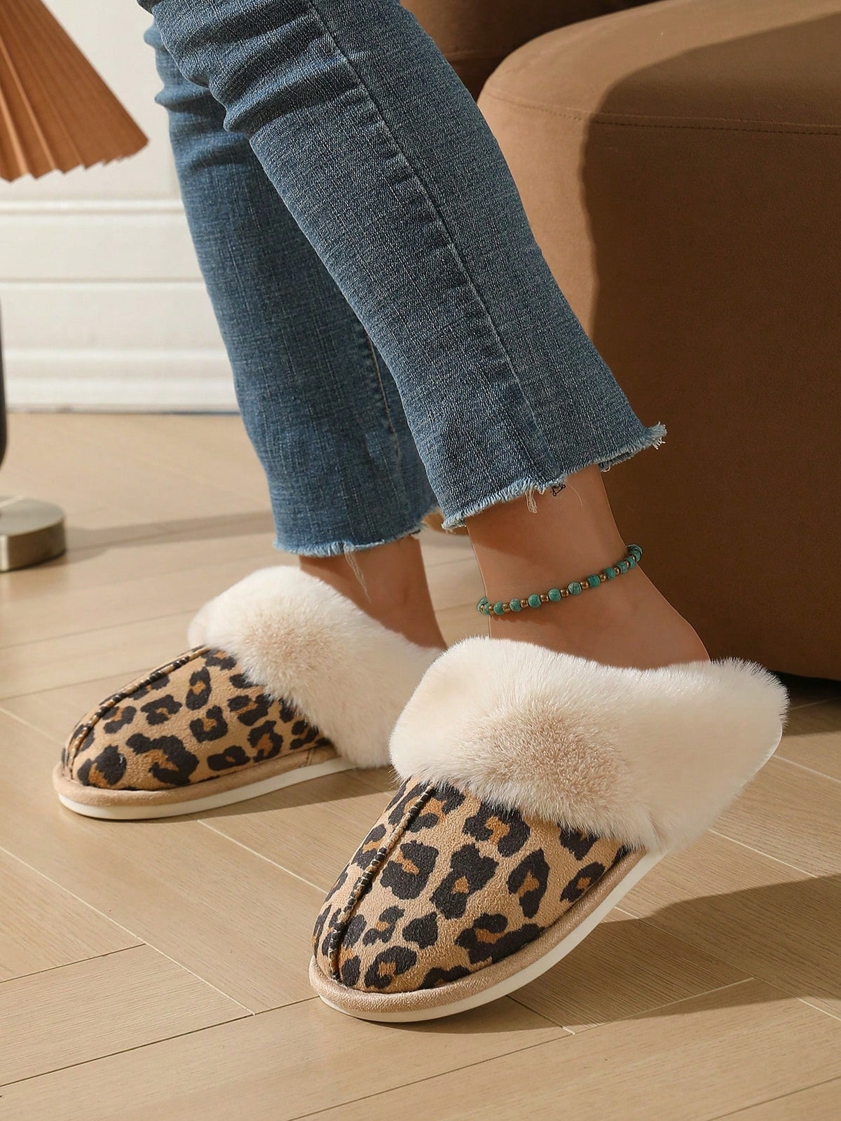 Women's slippers in suede look with a wide fold-over faux fur collar and a light sole - view 13