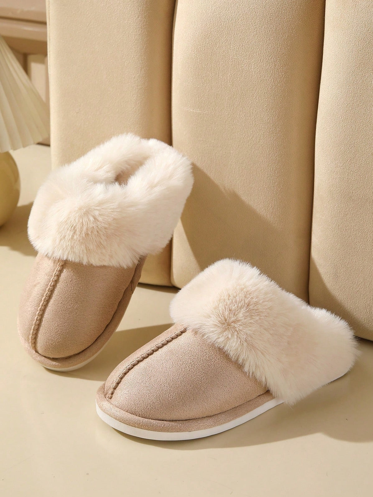 Women's slippers in suede look with a wide fold-over faux fur collar and a light sole - beige