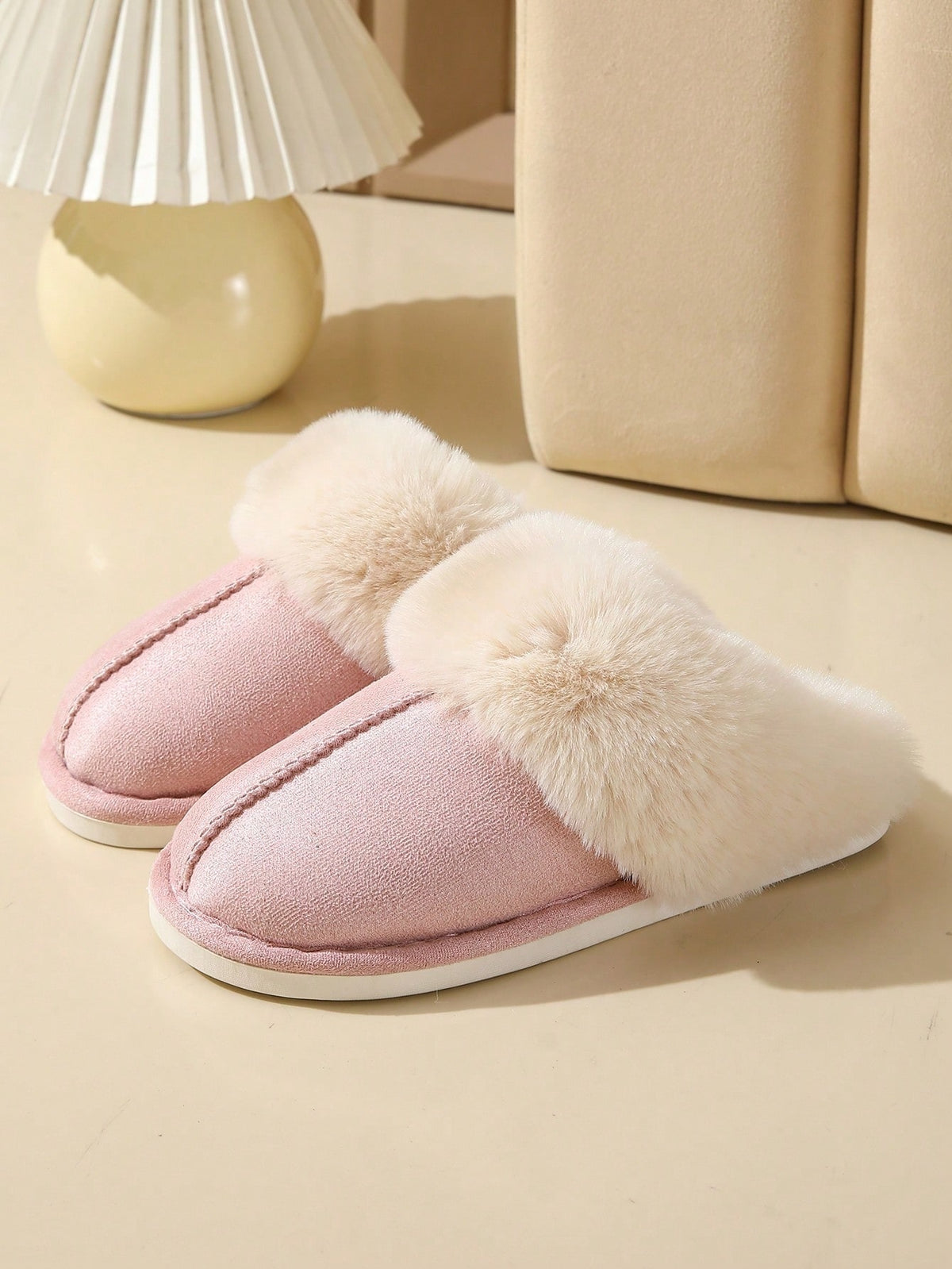 Women's slippers in suede look with a wide fold-over faux fur collar and a light sole - pink
